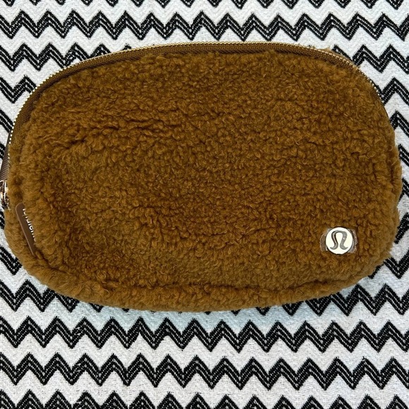 NWT Burnt Caramel Sherpa Fleece Everywhere Belt Bag lululemon - Picture 3 of 10